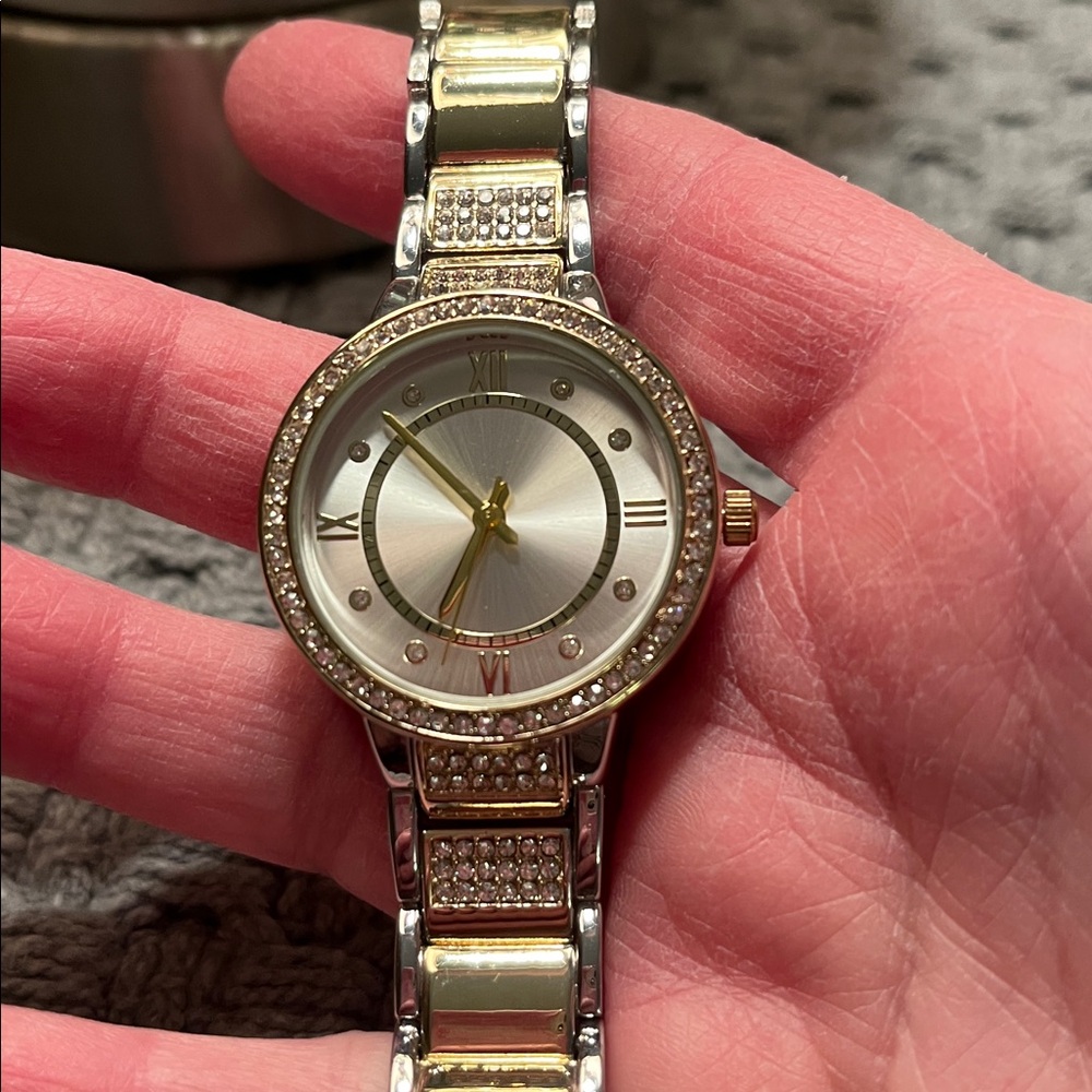 ⏱️  Watch- Elegant Silver and Gold Women's Watch